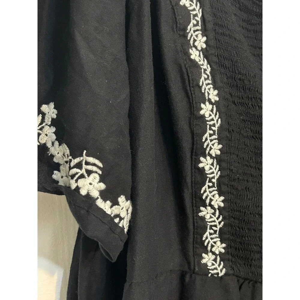 Beach casual summer fall embroidered black and white floral dress with pockets